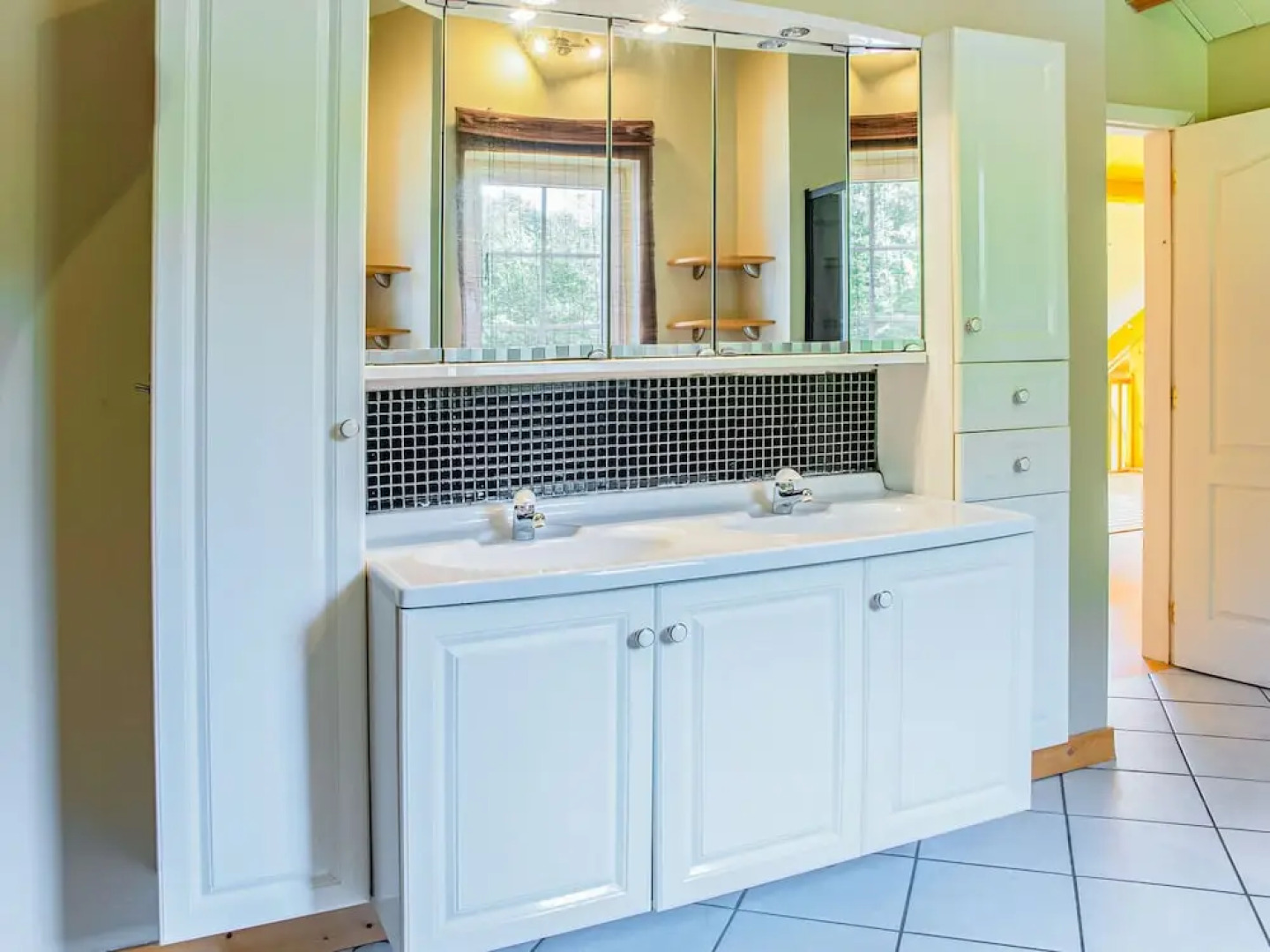 Scenic Cottage in Waimes With Fenced Garden