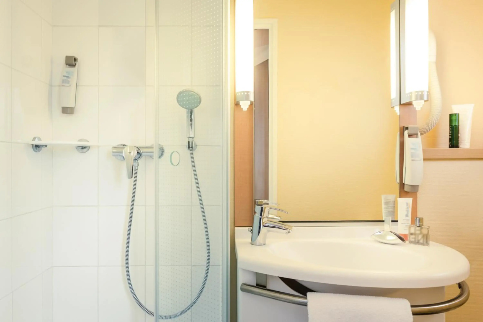 ibis Nantes Centre Tour Bretagne