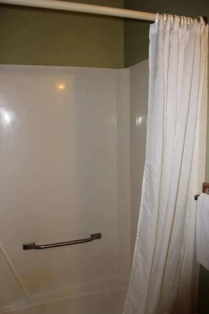 Oak Hill Inn & Suites