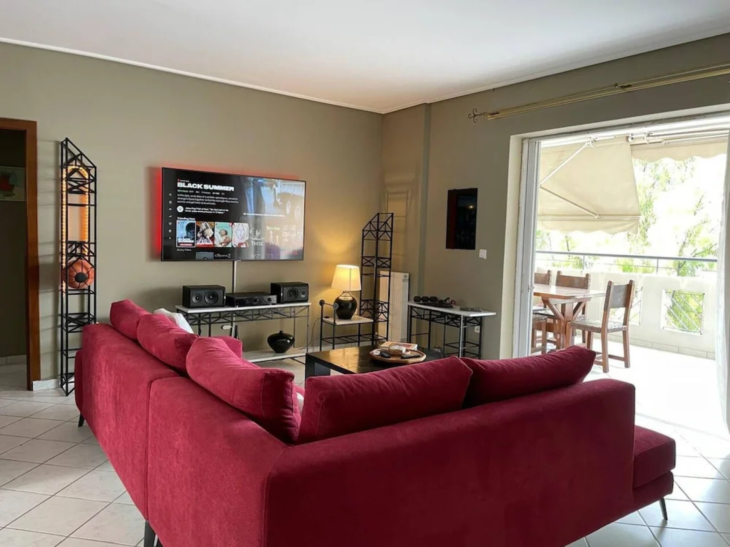 Cosy-relaxing Flat Very Close to Underground