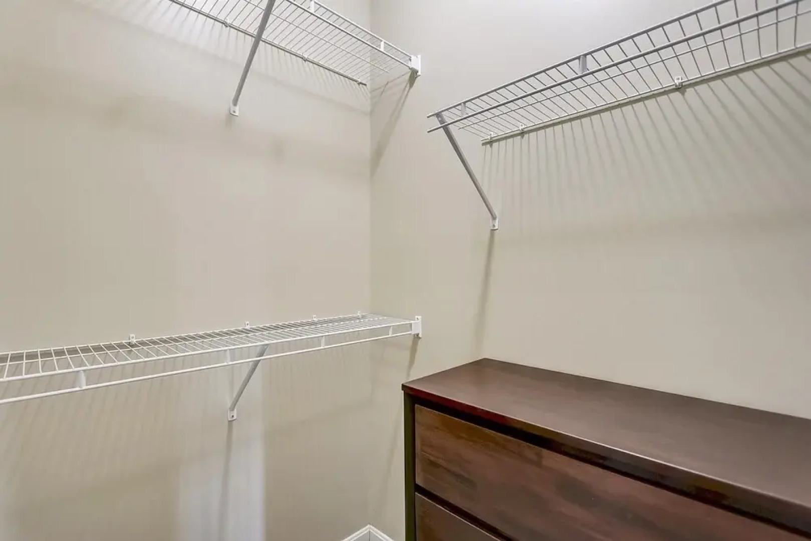 FRONTDESK University Edge Notre Dame Apts South Bend