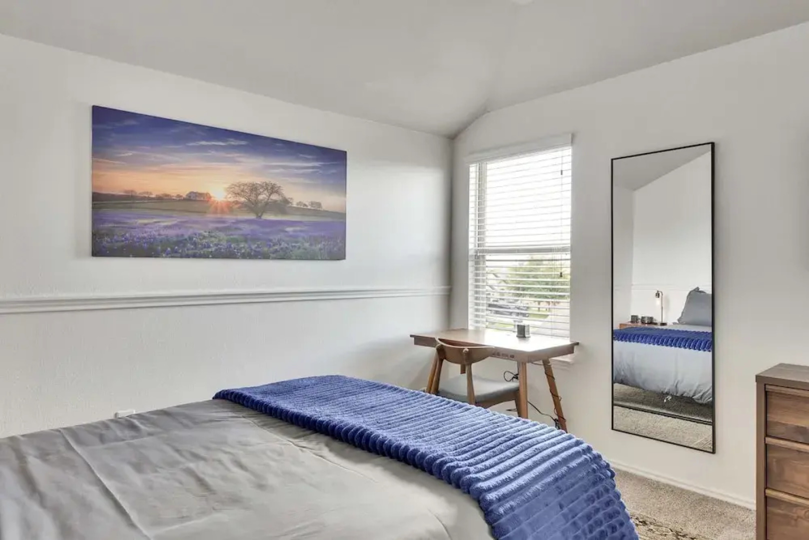 Luxury 4BR 2 5BA Home EV Charger Pool Access