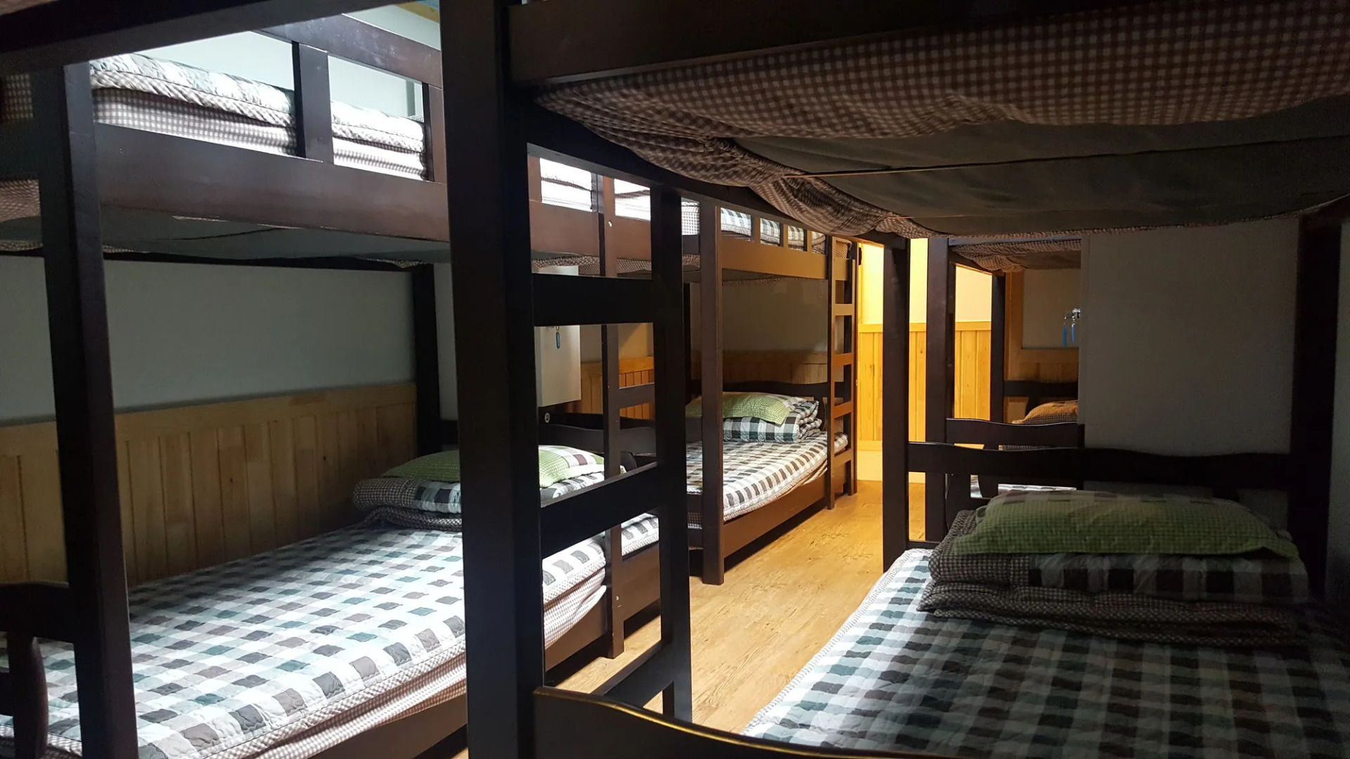 Dongbaekseom Guest House