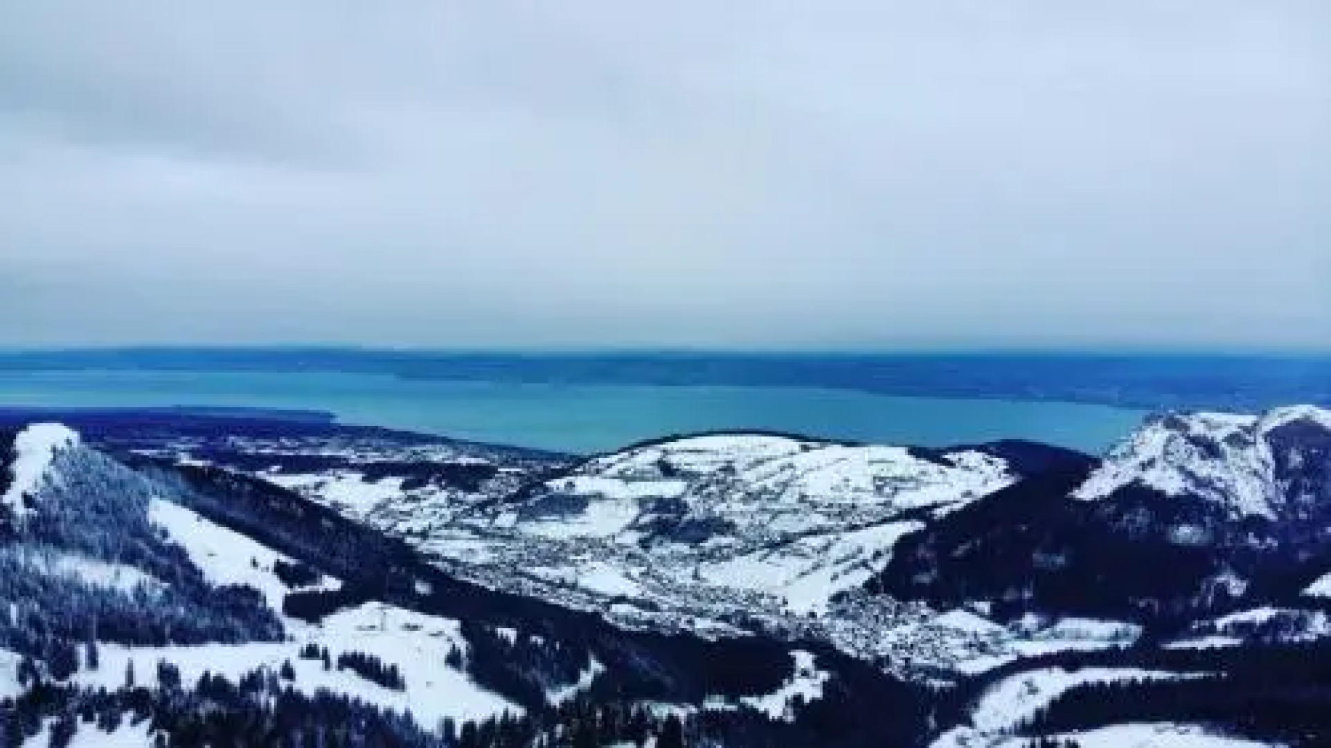 Entre Lac Et Montagnes
