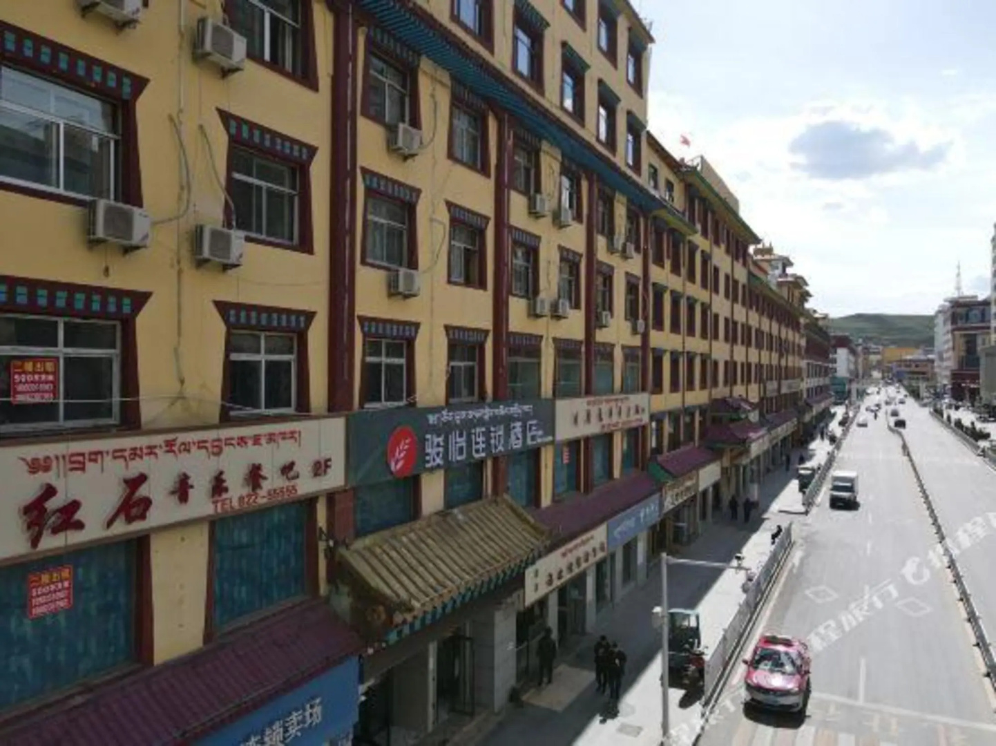 Junyi Hotel(Century Hualian store of Wenzhou Commercial Street)