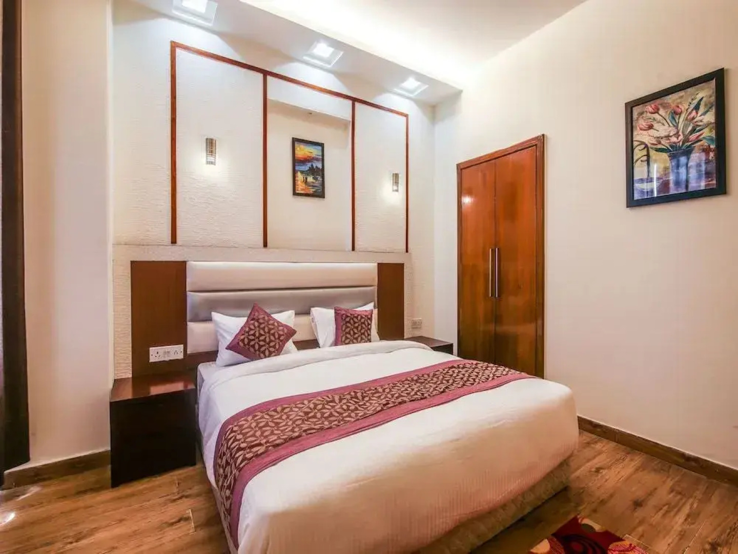 OYO Premium Old Gurgaon