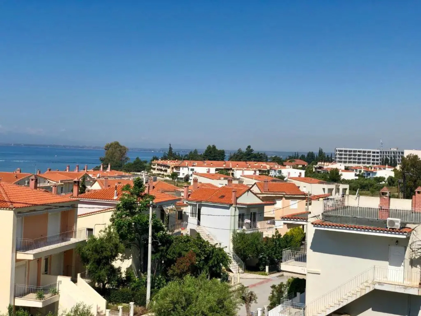 Gerakini 2BR Apt with Shared Pool