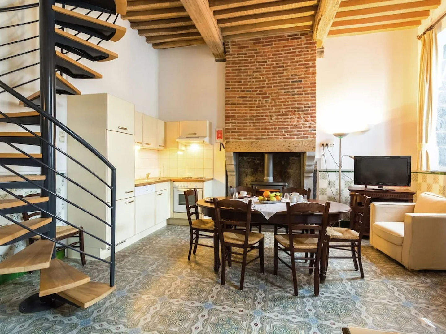 Cozy Holiday Home in Macon with Barbecue