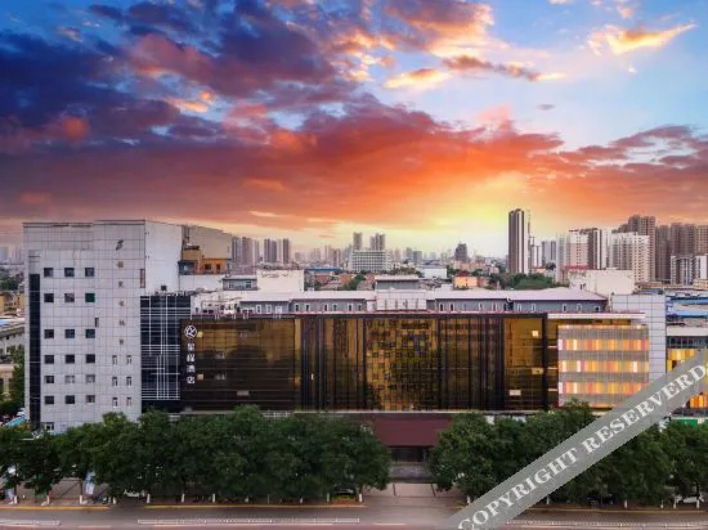 Starway Hotel (Baoding Wanbo Square)