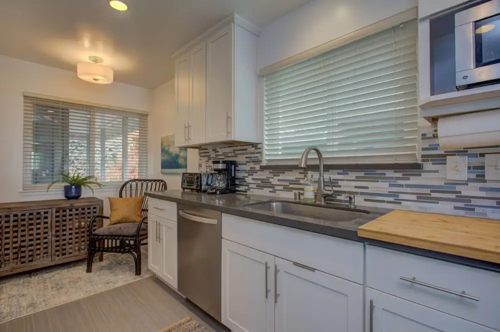 Bird Paradise: Serene Bayview Home in East Alameda 2 Bedrooms 2 Bathro