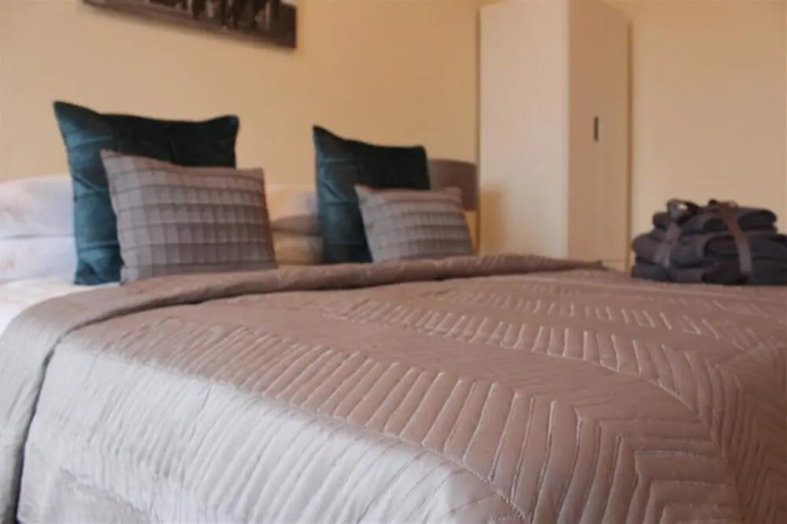 The Glyndwr - Berwyn House - Central Wrexham - Sleeps Up To 6