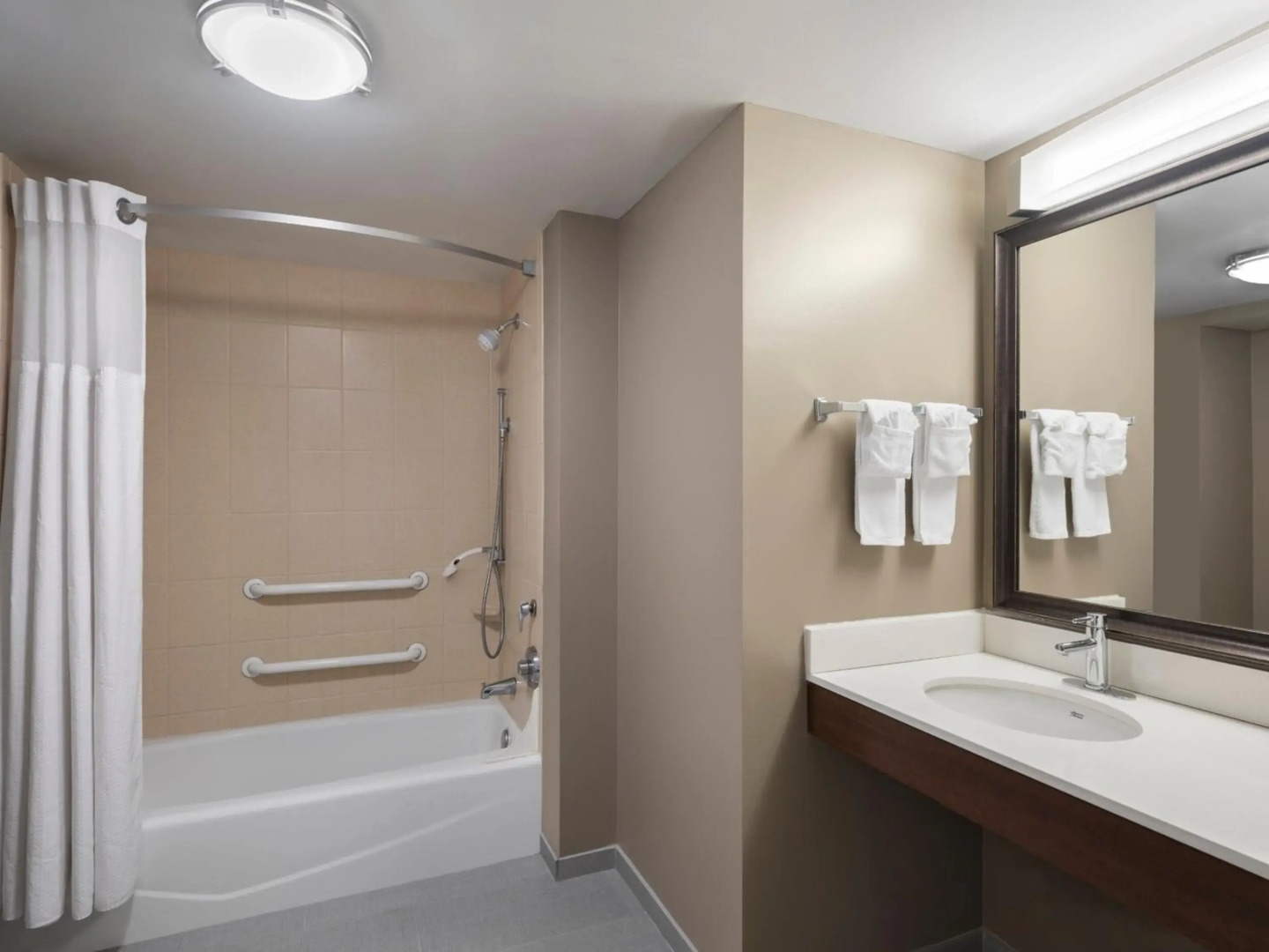 Staybridge Suites Indianapolis-Airport by IHG