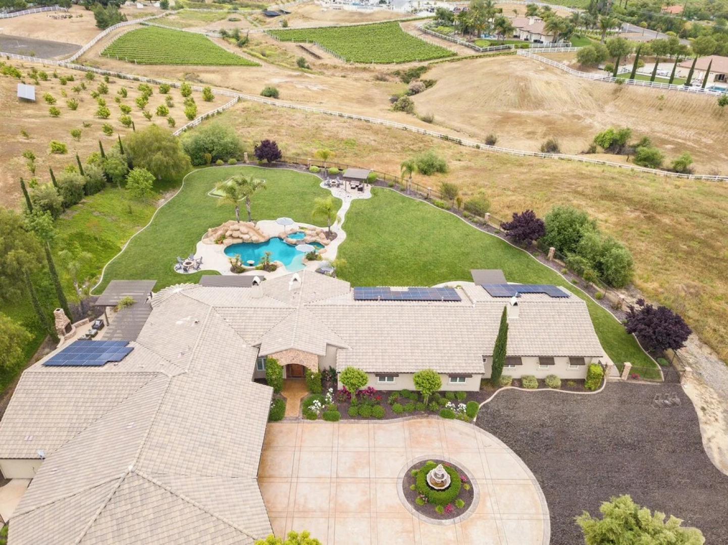 Twilight Vines by AvantStay | Sleeps 20! Wine Country Estate w/ Views