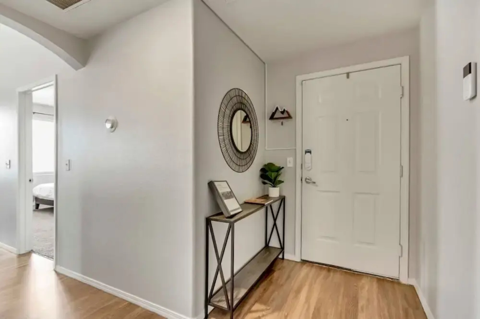 Quiet Apt - Close to Davis Conference - King Bed