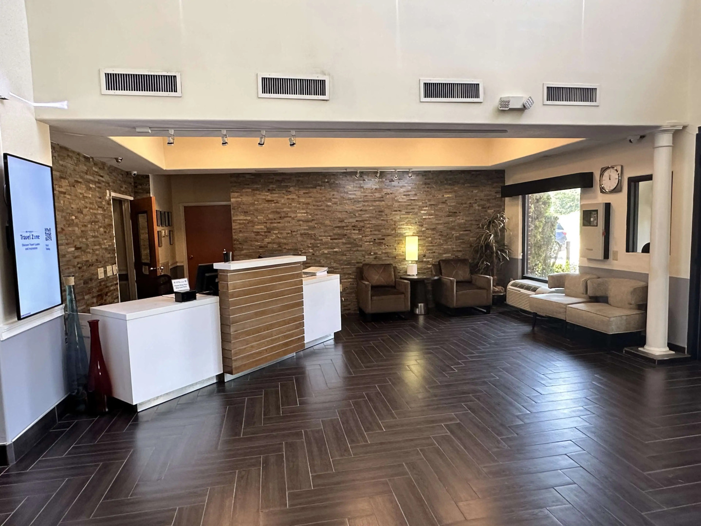 Best Western Plus Bass Hotel & Suites