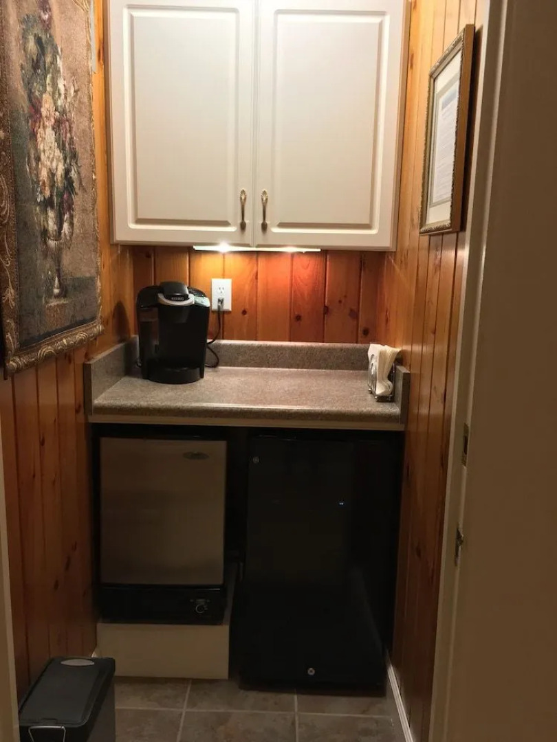 Brookside Mountain Mist Inn