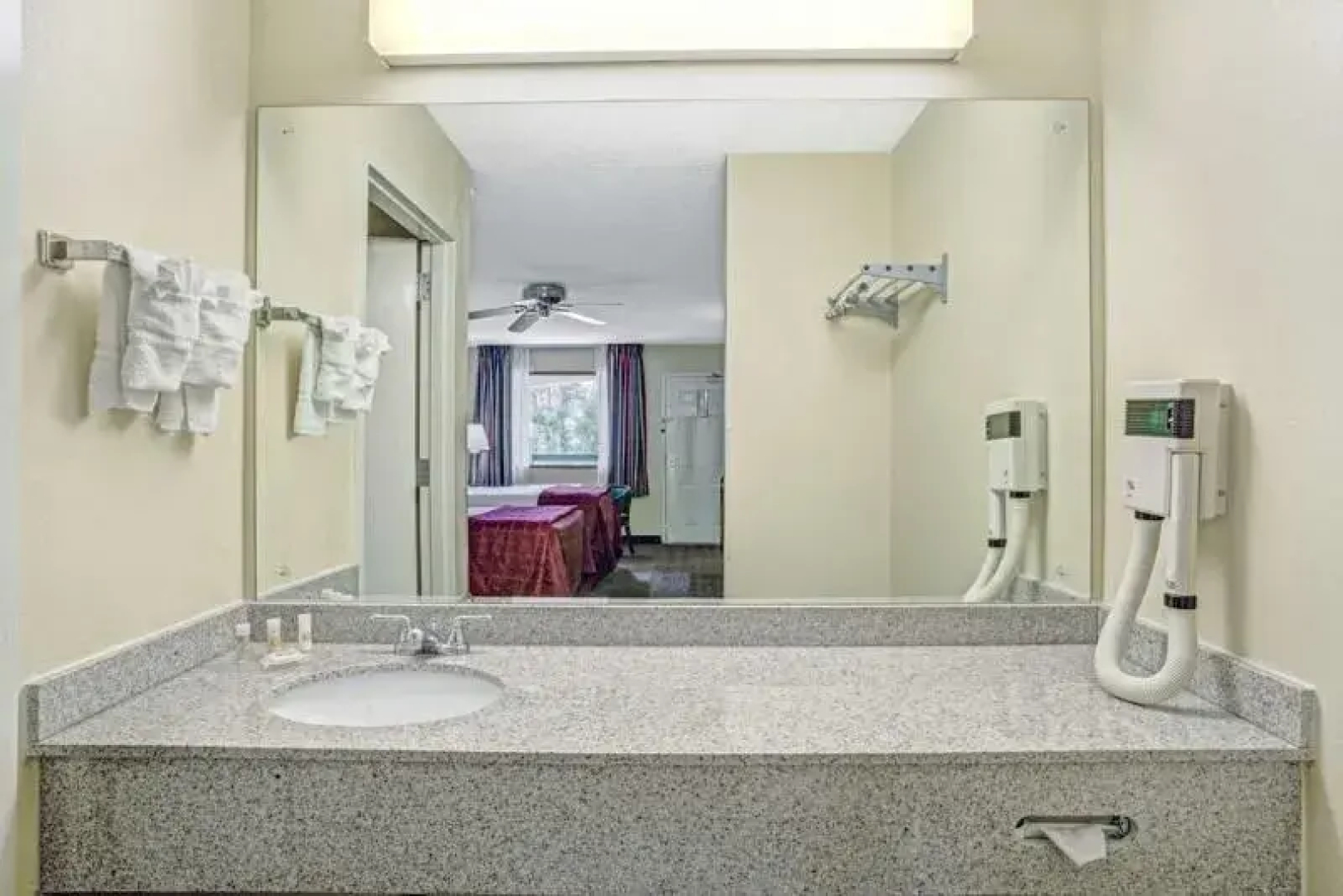 Days Inn And Suites Peachtree City
