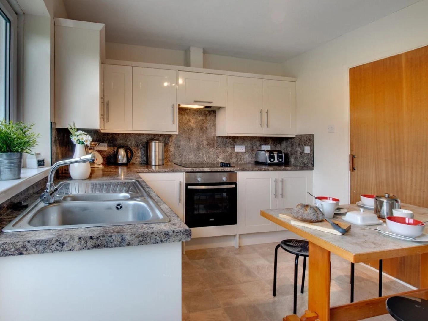 Homely Holiday Home in Saundersfoot With Garden