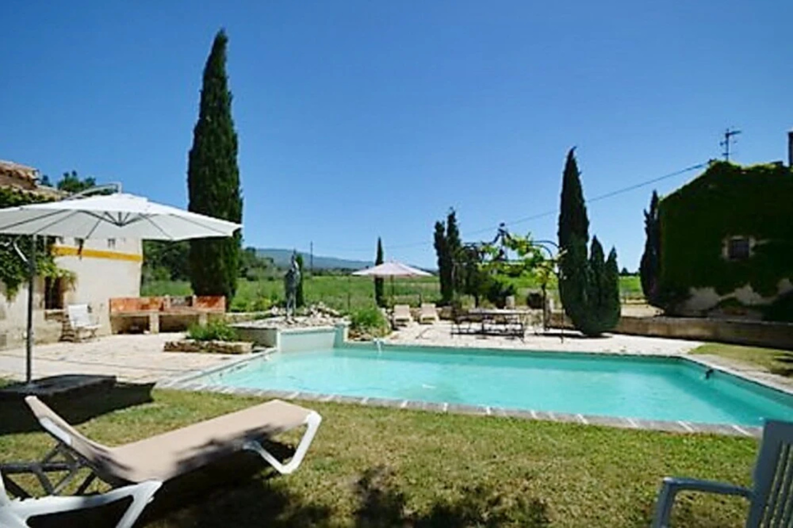 House With 6 Bedrooms in Vaugines, With Private Pool, Furnished Garden