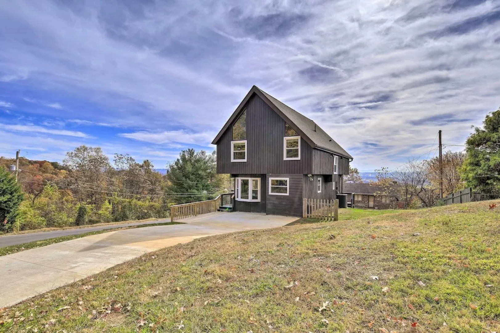 Updated Kingsport Home w/ Deck + Mtn Views!