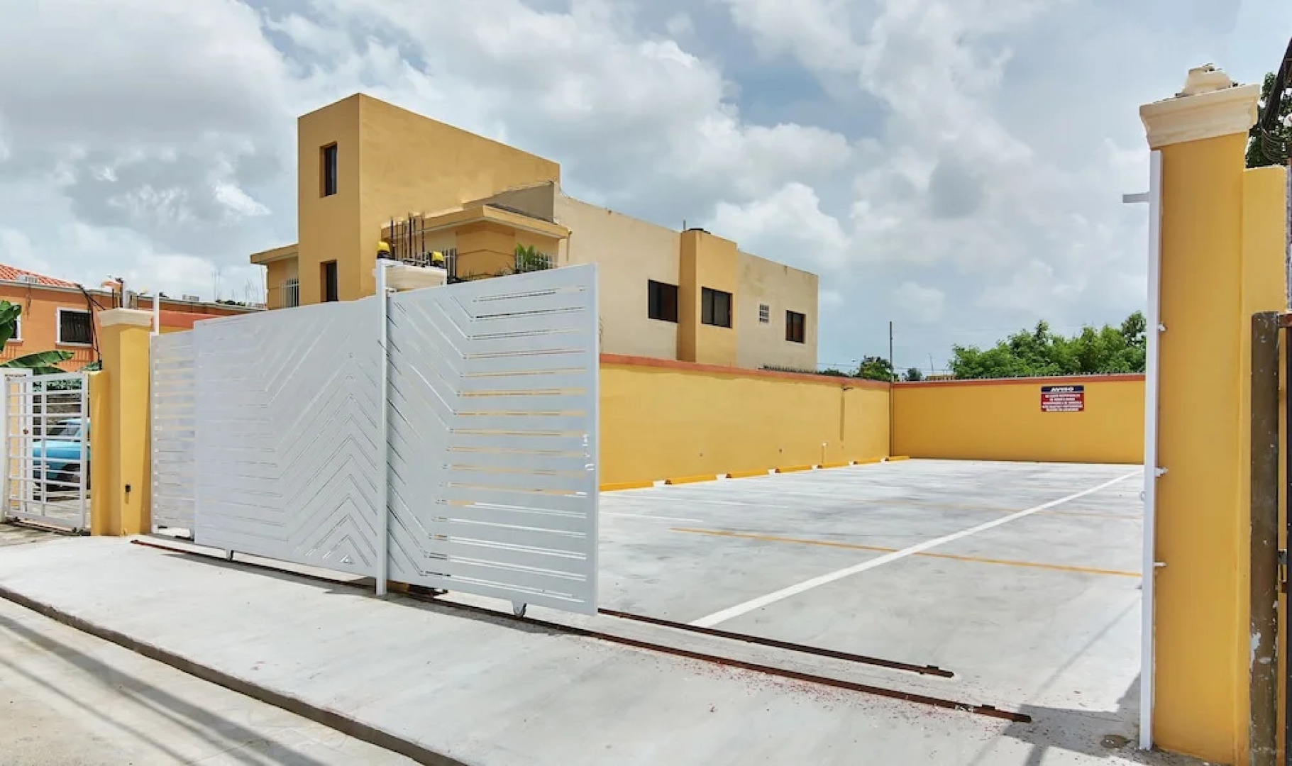 Beautiful Spacious Room Terrace Close to Sirena San Isidro Las Americas Airport