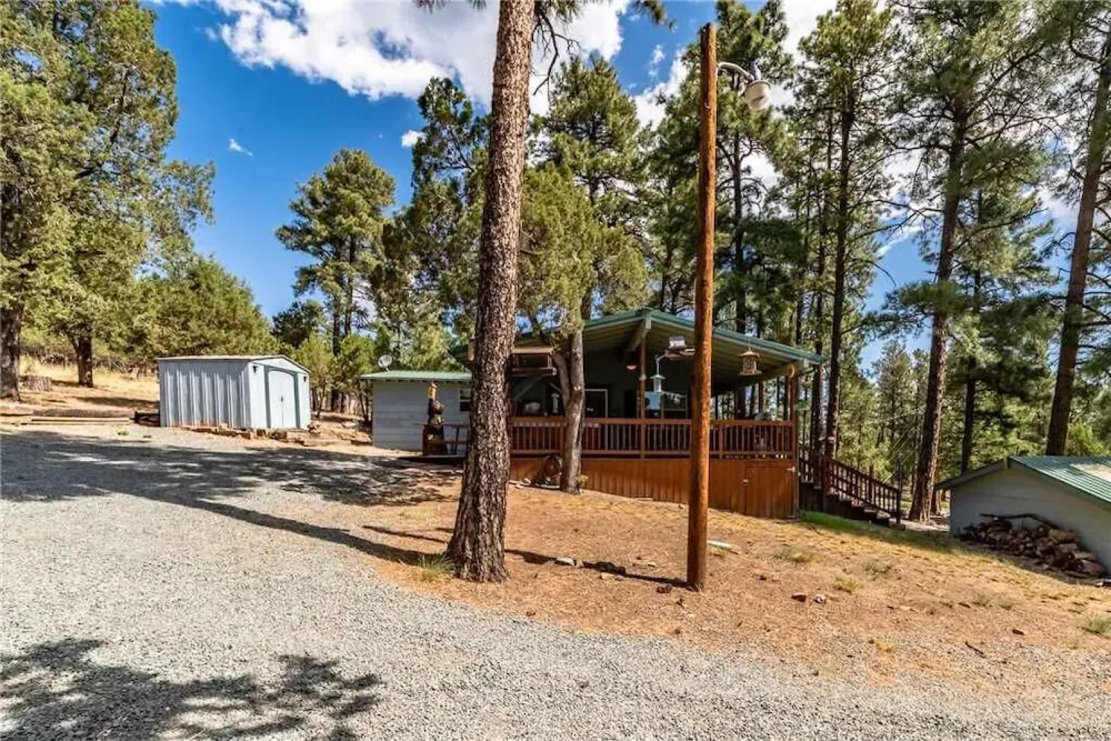 Wild Horse Retreat - Two Bedroom Cabin with Hot Tub