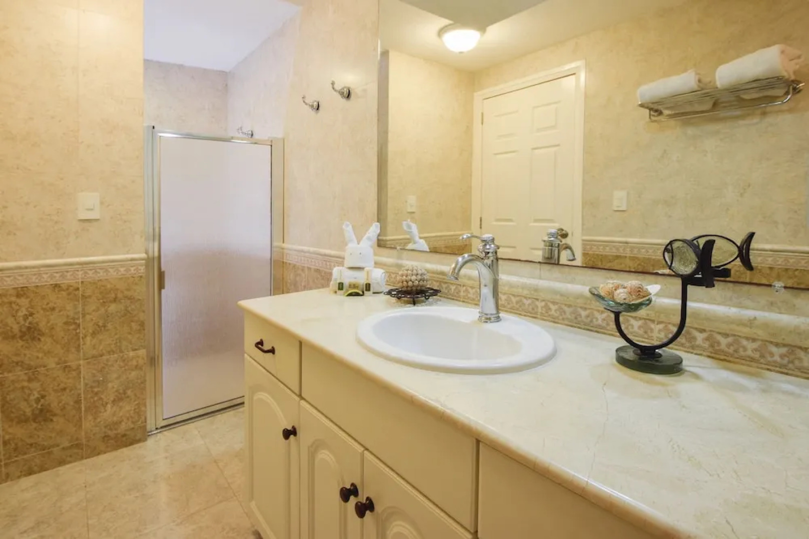 El Cantil Condominiums