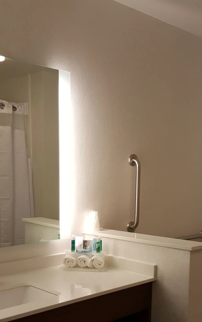 Holiday Inn Express & Suites Toledo West by IHG