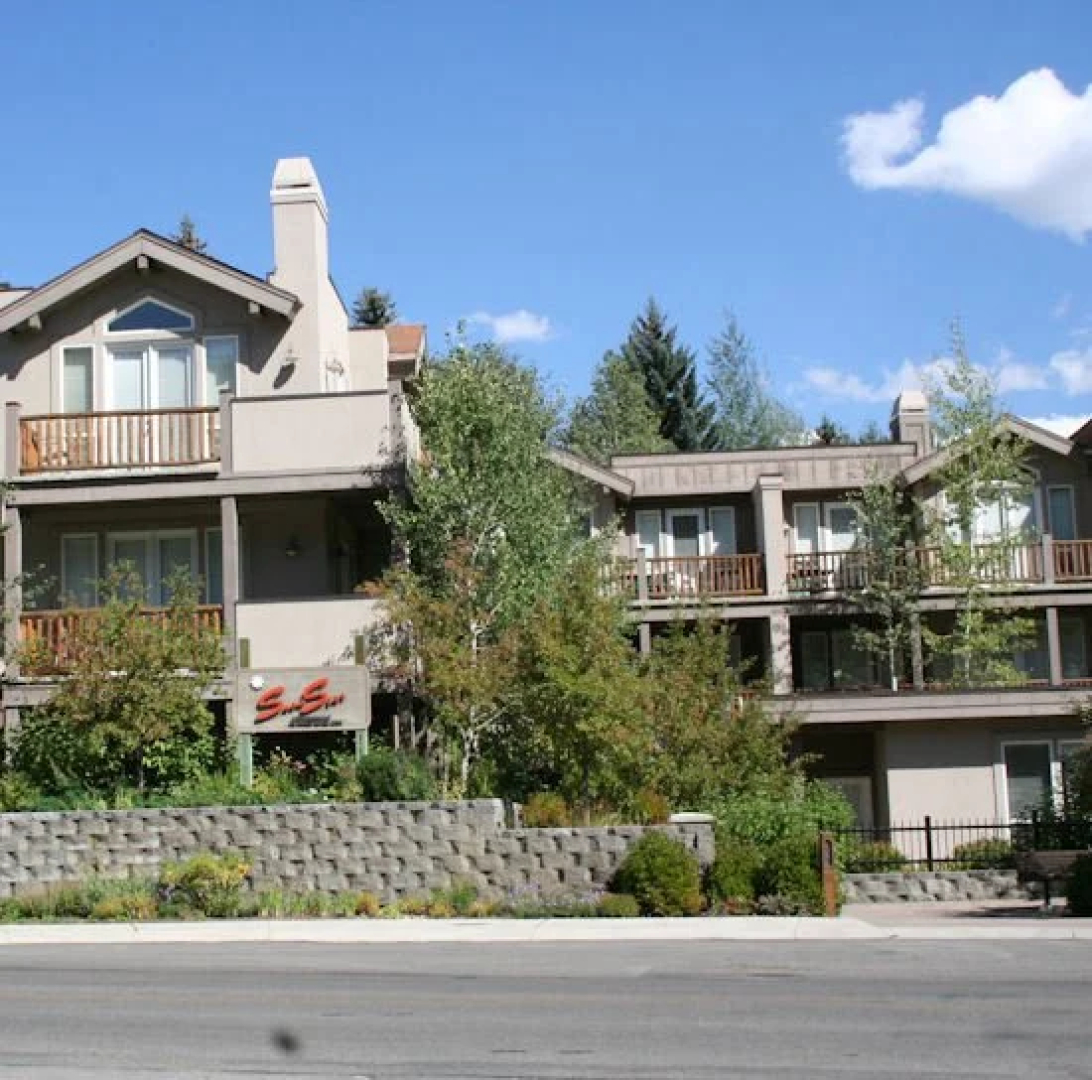 Snowstar in River Run by Alpine Lodging