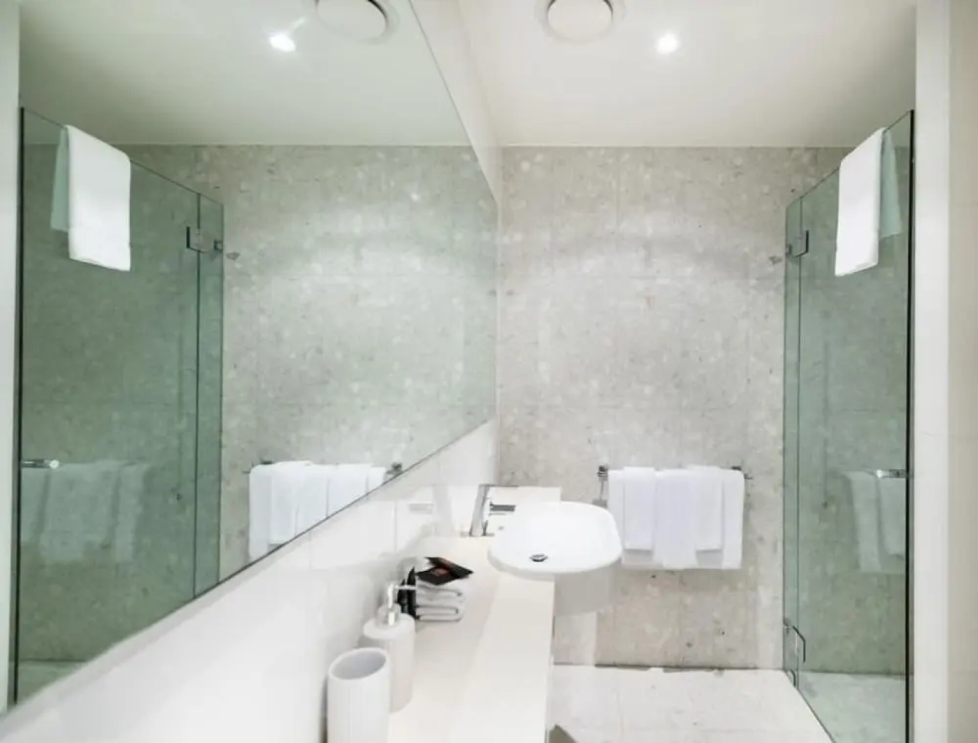 Accommodate Canberra - Lakefront