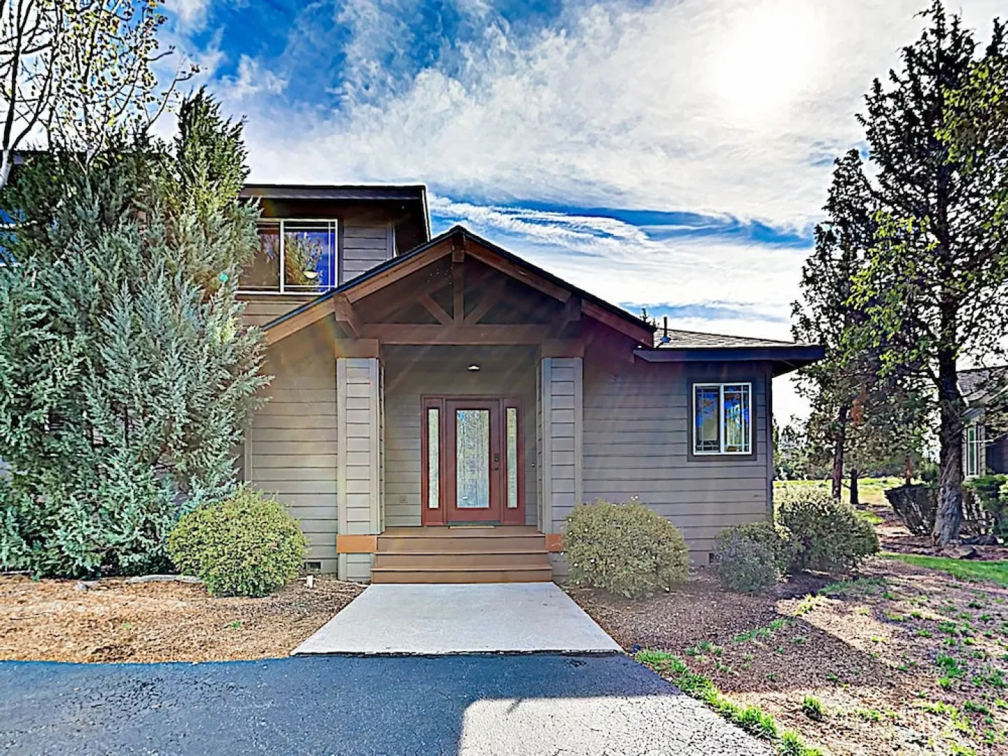 New Listing! Modern Townhome On Golf Course 3 Bedroom Townhouse