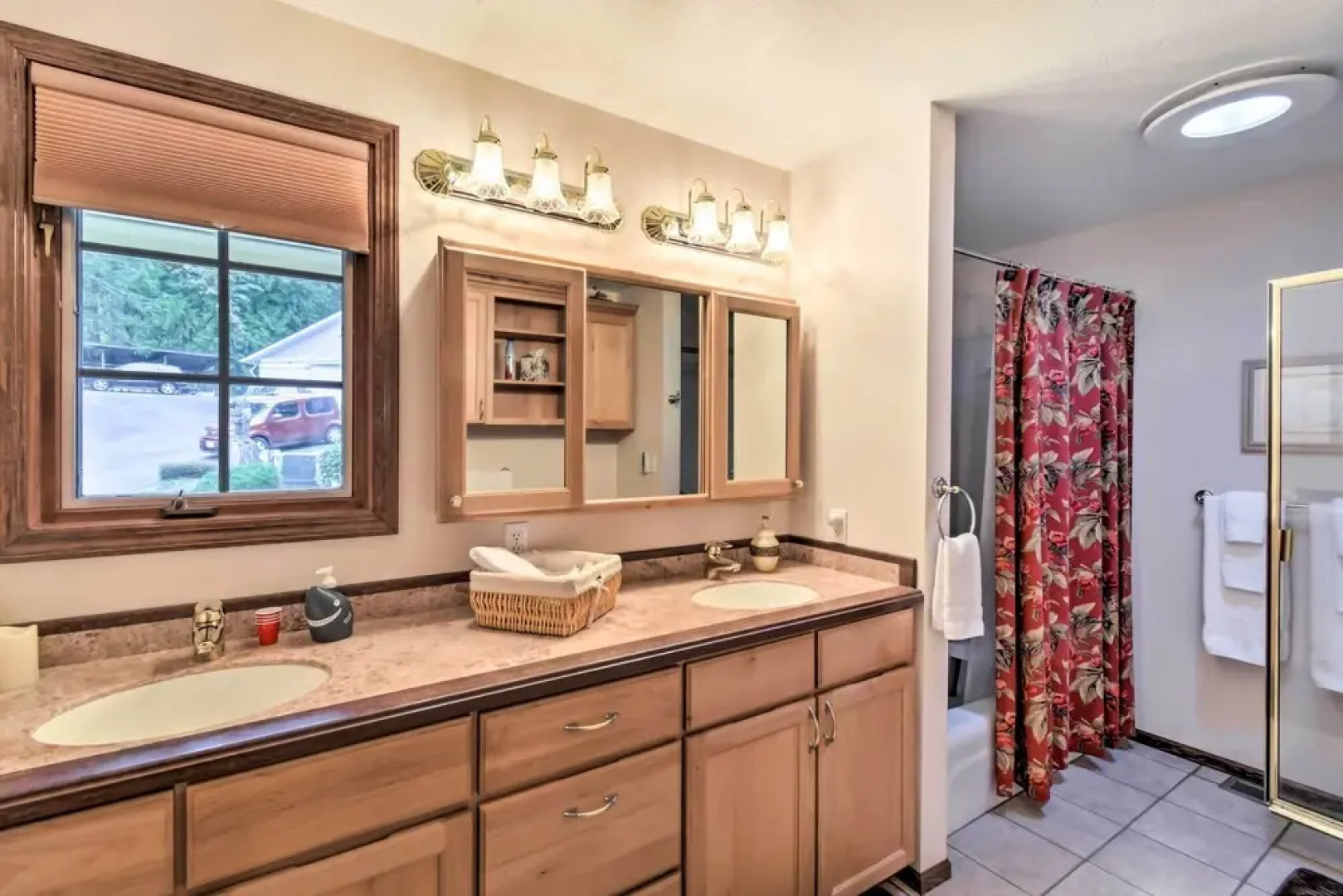 Hoodsport Home on 7 Wooded Acres w/ Hot Tub!