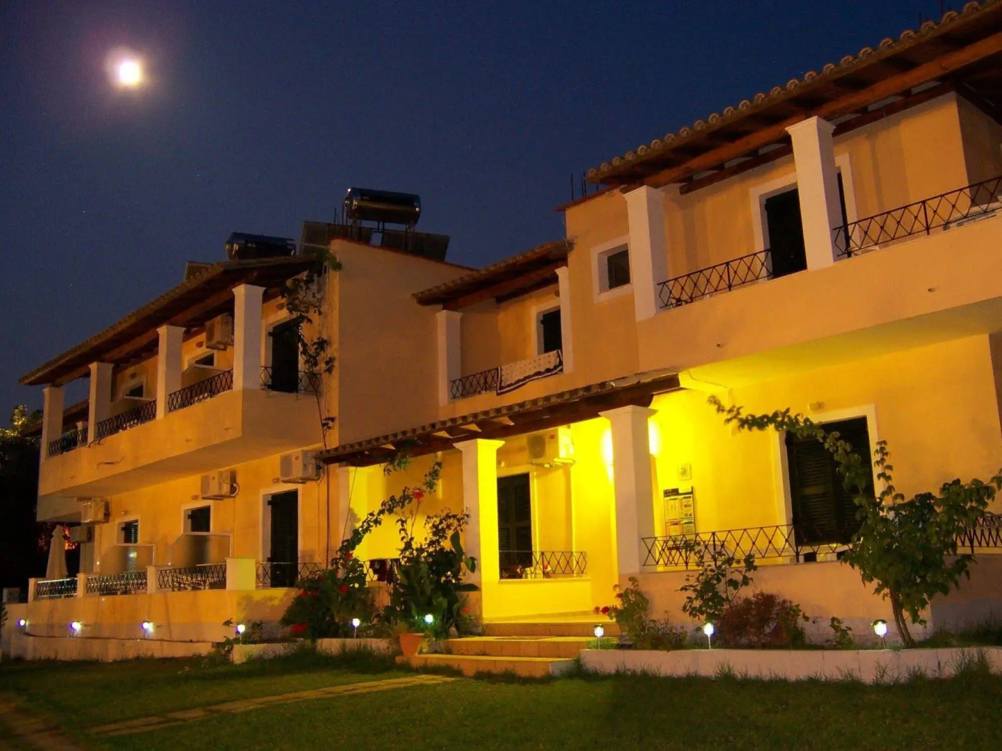 Rising Sun Apartments & Studios