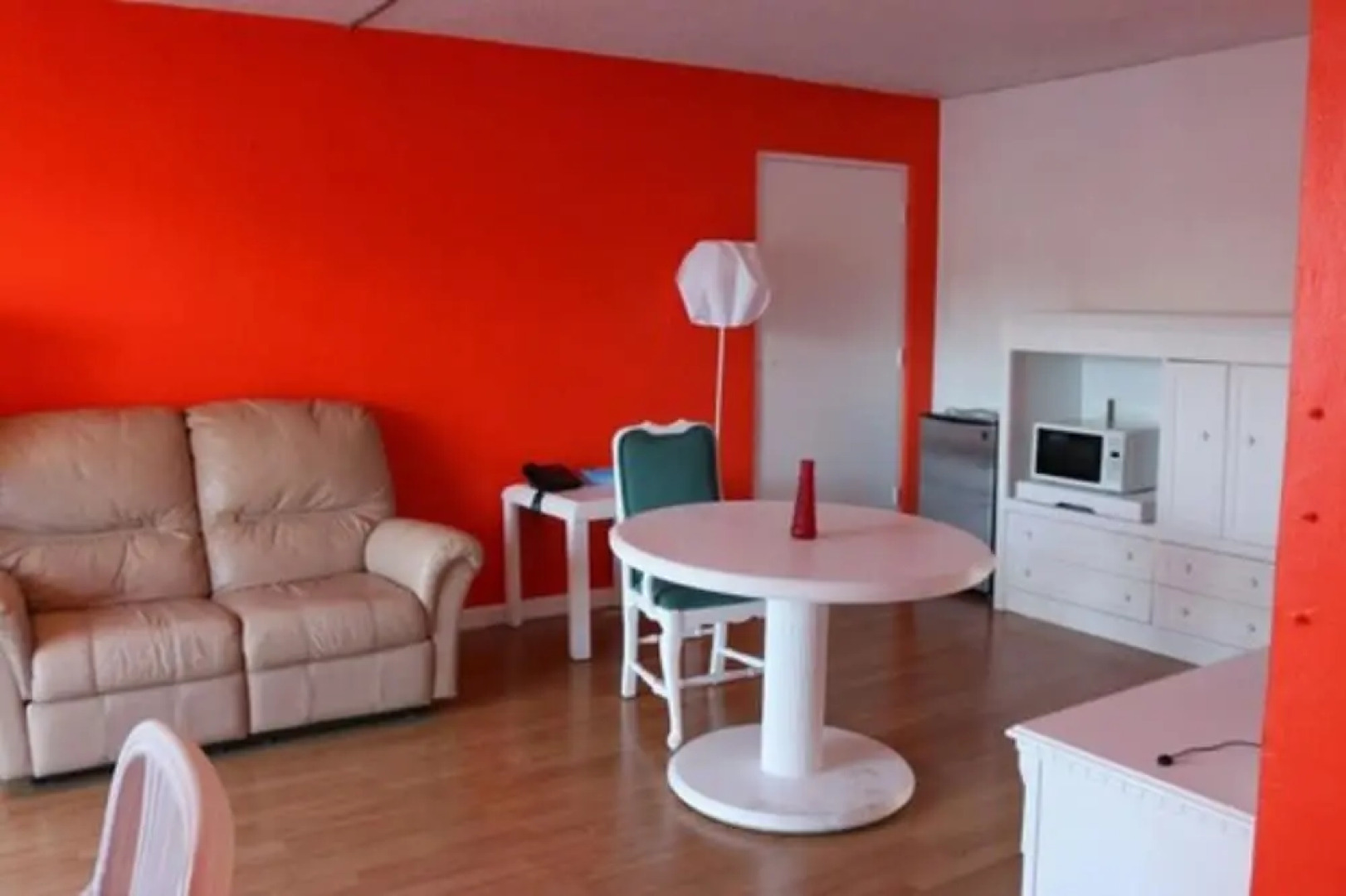 Camelot Waterfront Inn