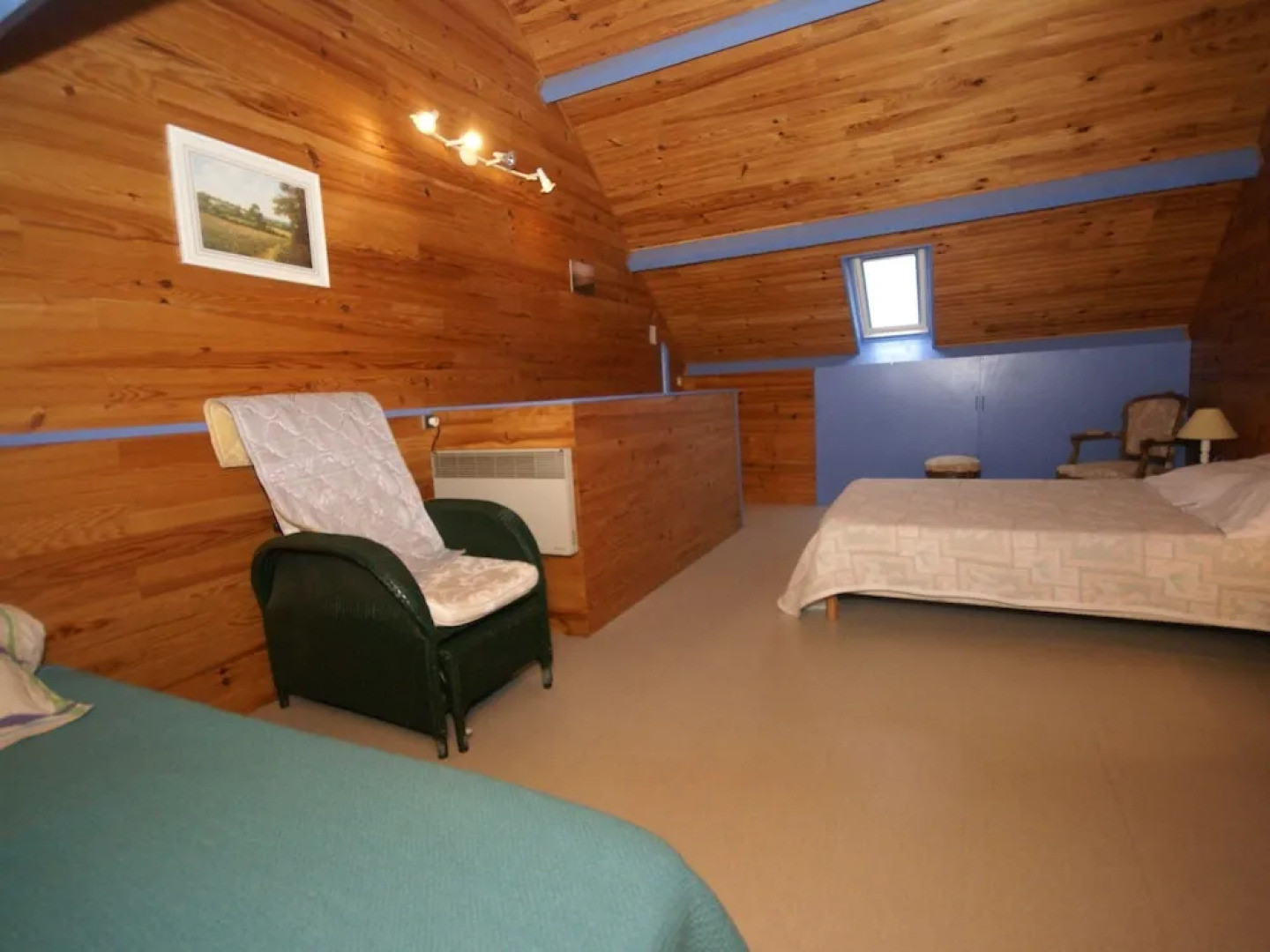 Attractive, detached holiday home, situated at only 300 m from the sea and the sandy beach.