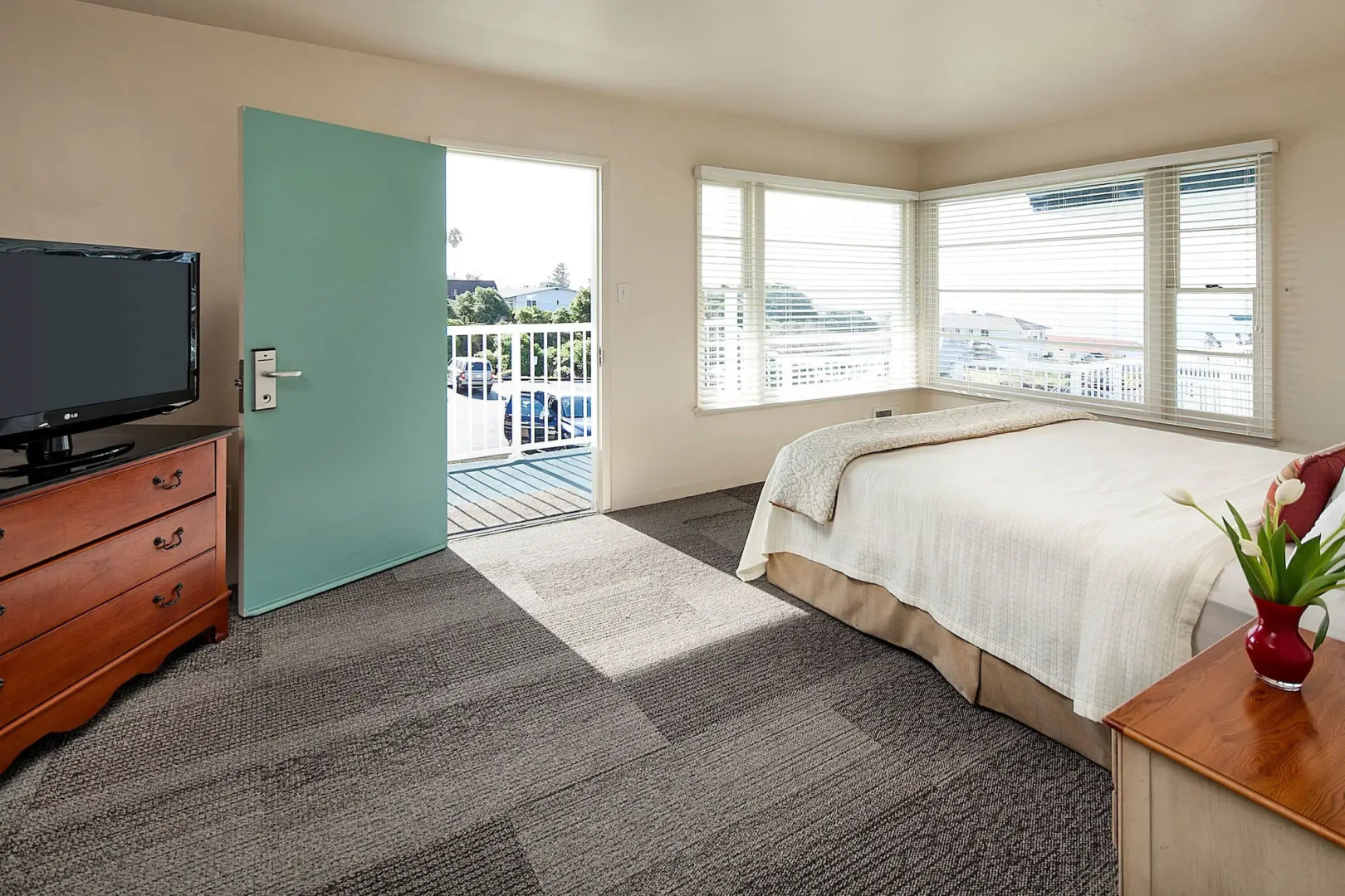 The Tides Oceanview Inn and Cottages