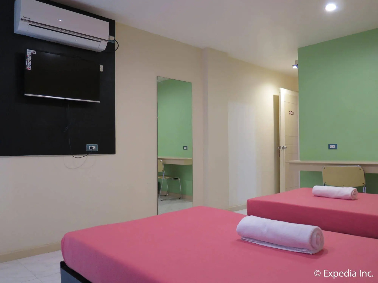 Royale House Hotel Davao powered by Cocotel