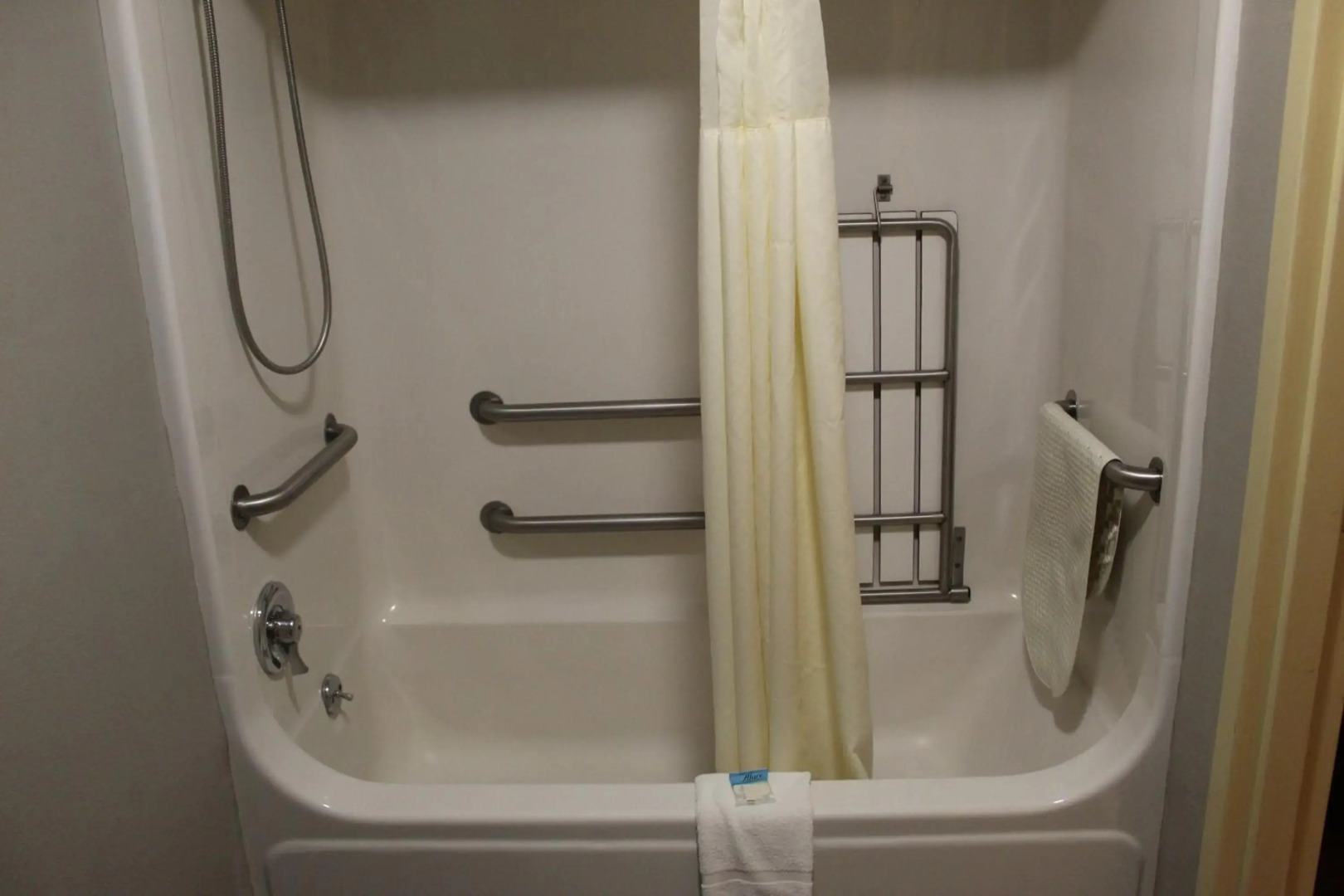 Greenstay Inn & Suites CourtView