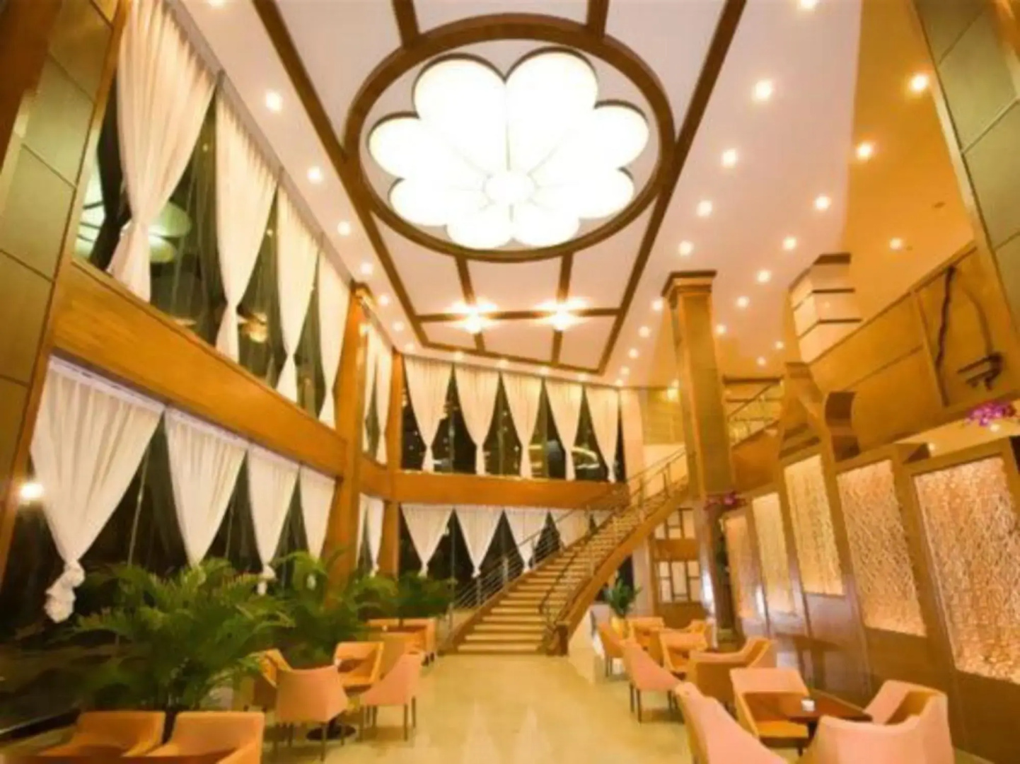 Golden Phoenix Hotel