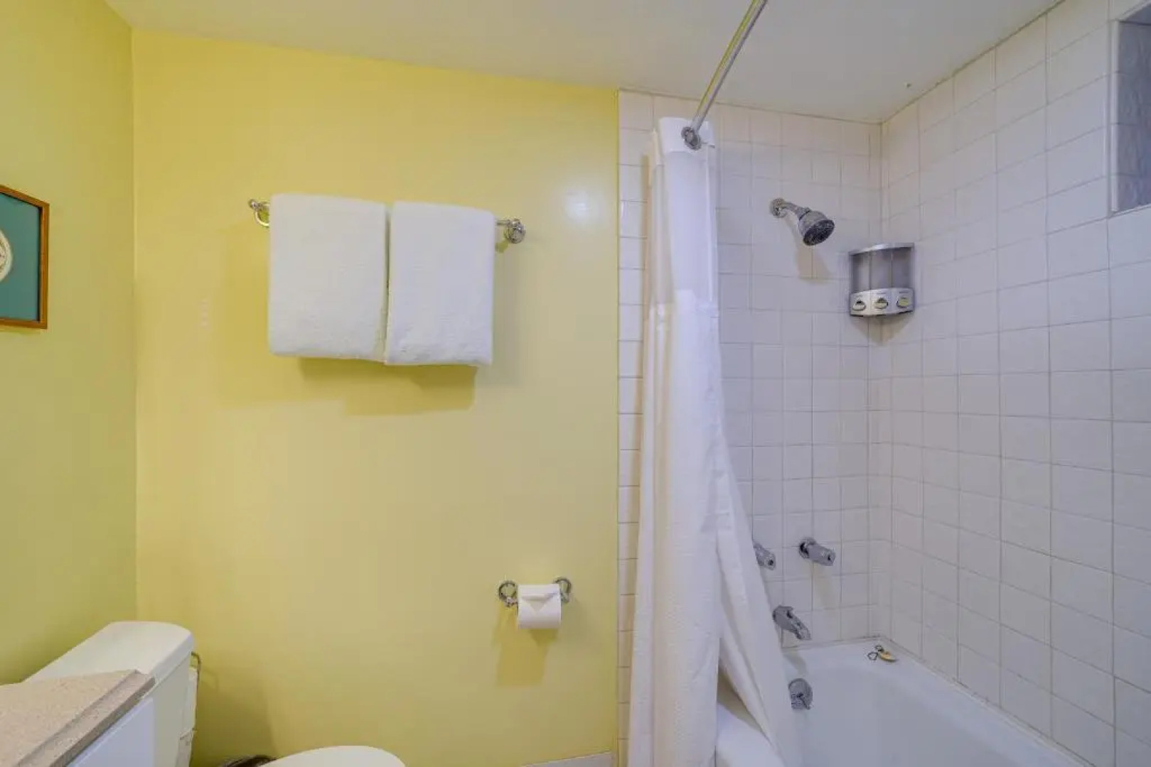 Santa Barbara Cozy Studio with Private Patio