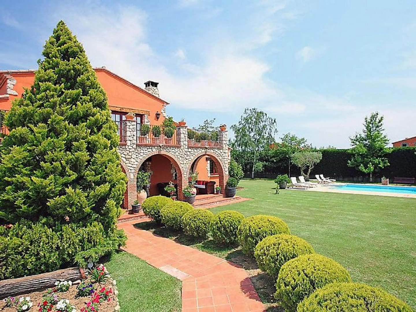 Ideal villa in Peralada with private pool and garden
