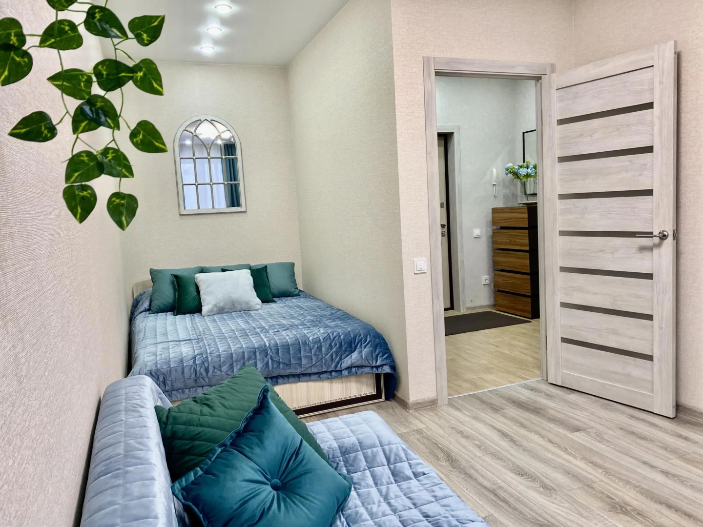 Compass (Компасс) на улице Дмитрия Менделеева