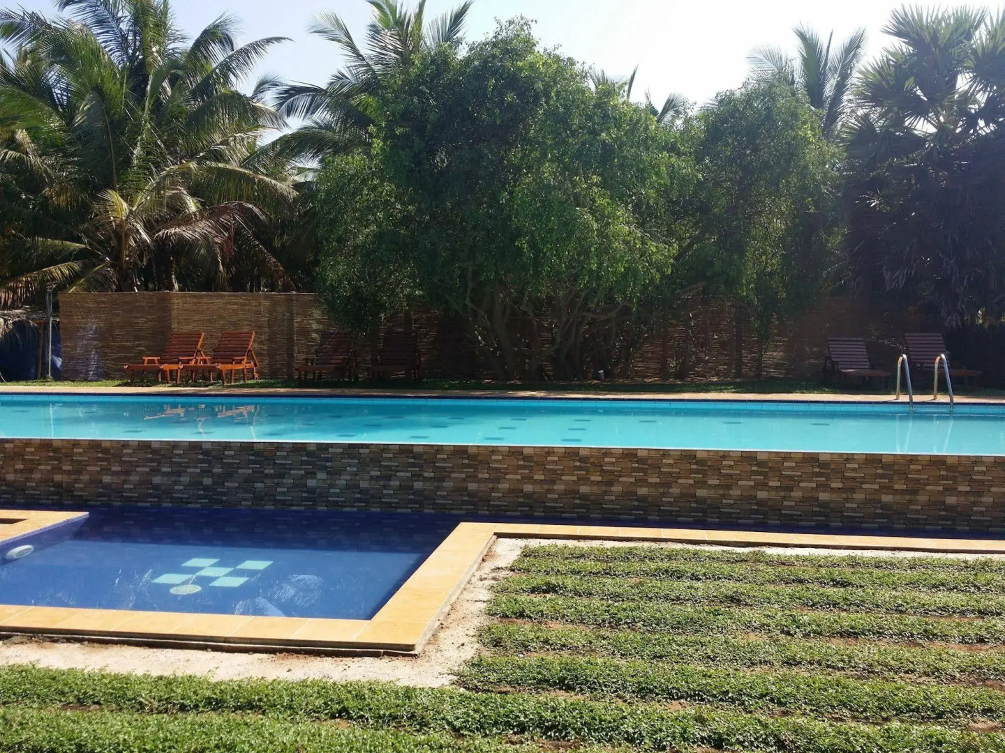 Roshanne Beach Resort