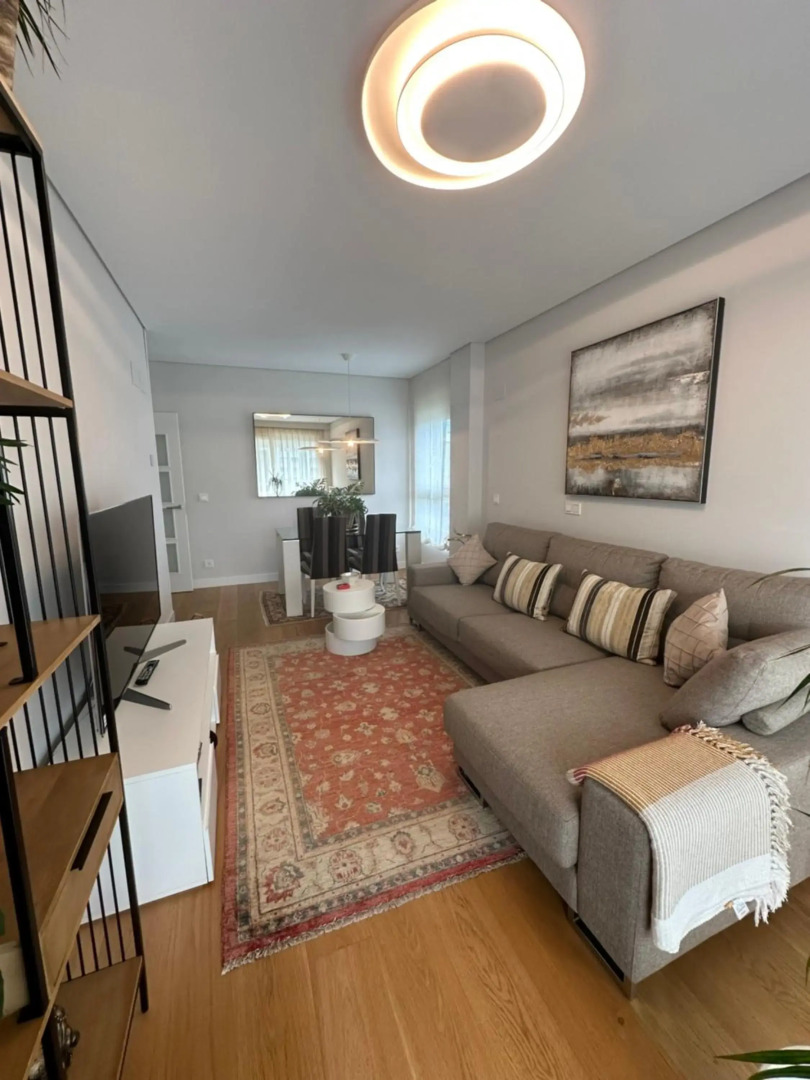 A estrenar amplio con piscina y parking