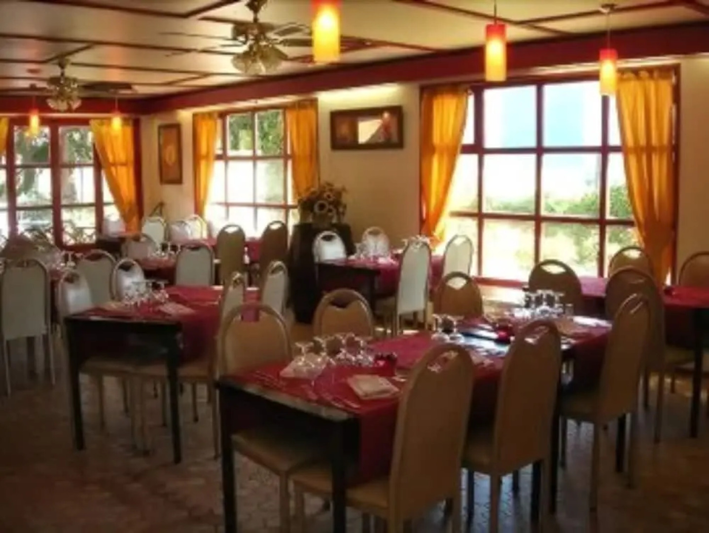 Hôtel Grill Le Coudray-Montceaux