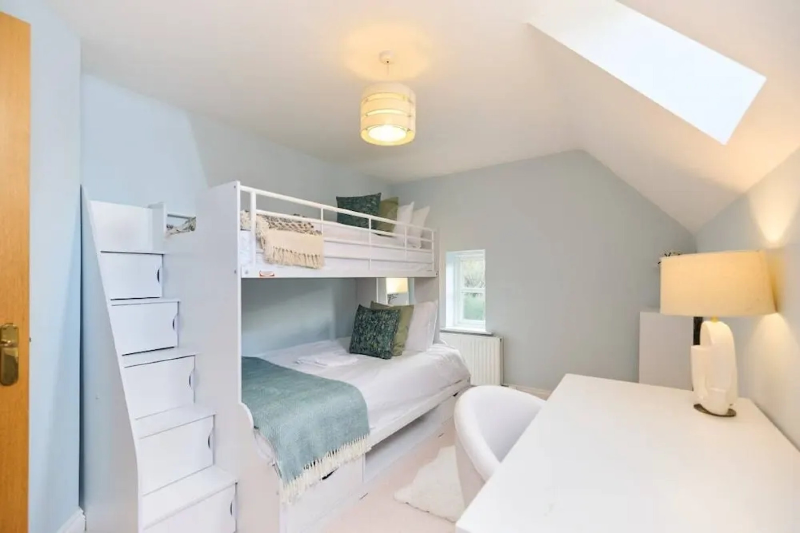 The Bourton-on-the-water Place - Lovely 5bdr House With Parking + Garden