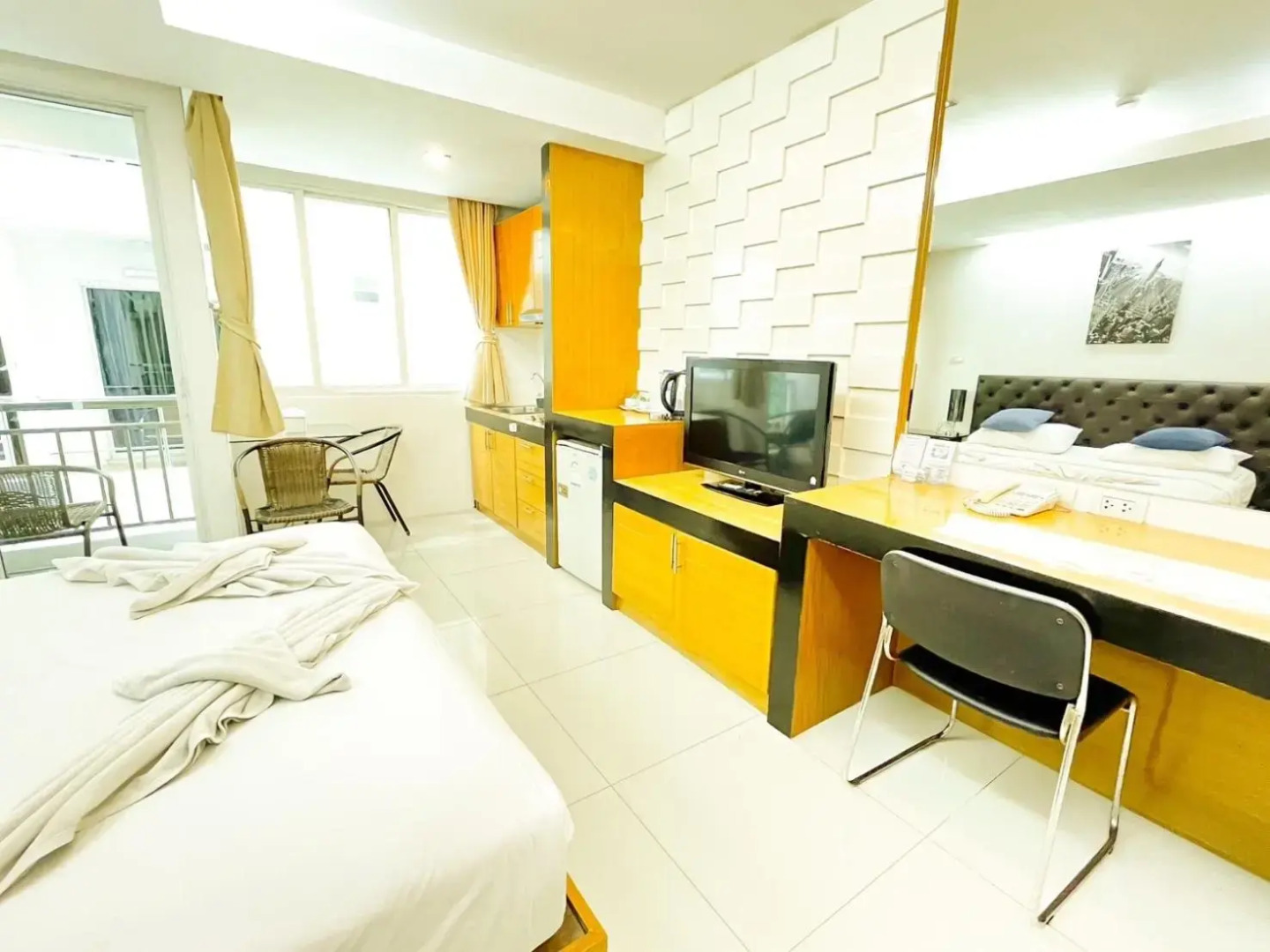 Hallo Patong Hotel & Restaurant