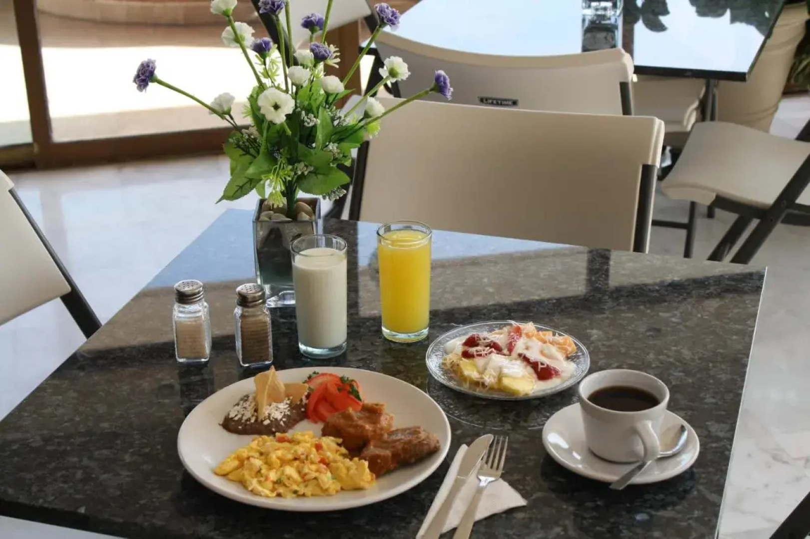 Hotel Porto Allegro - Near Malecon