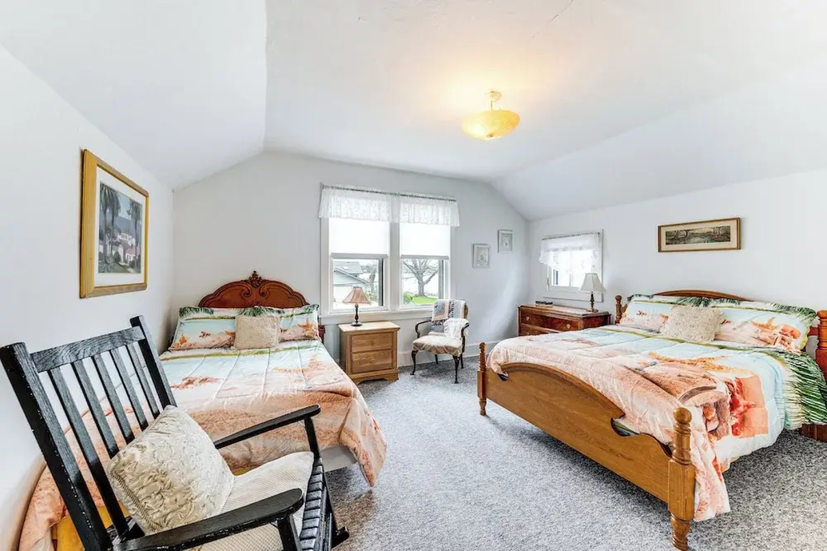 Twin Lakes Cottage: Walk to Elizabeth Lake!