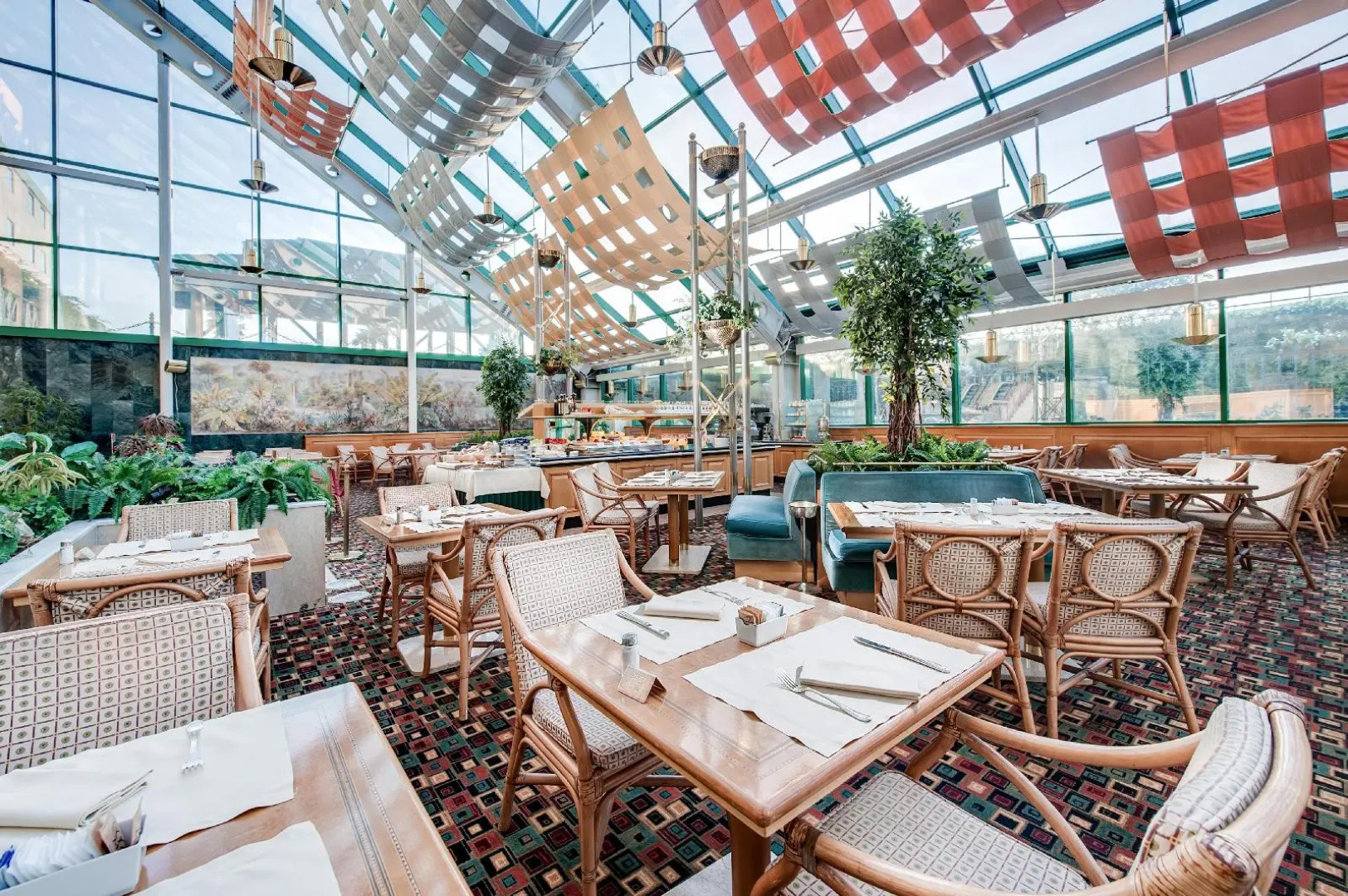 Отель Royal Garden